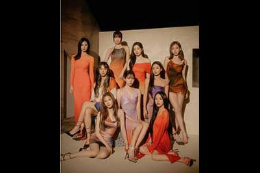 Jelang Comeback, TWICE Unggah Foto Mini Album Konsep Terbaru