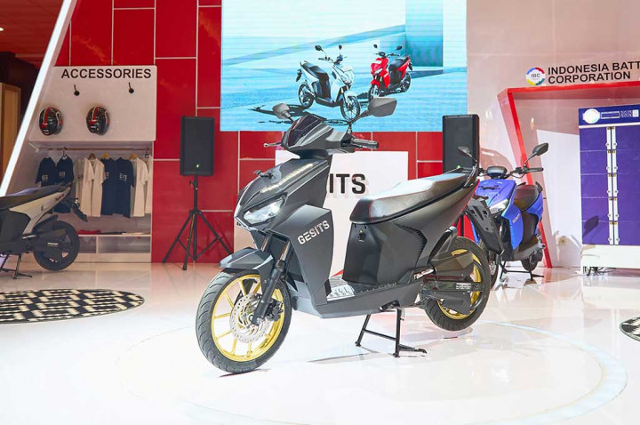 Kenalkan Ekosistem Kendaraan Listrik, Ini yang Dibawa Gesits di IIMS 2024
