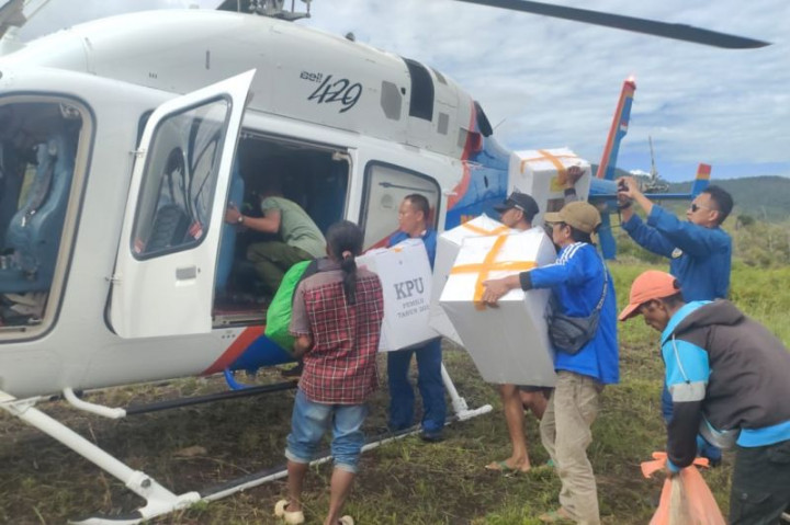 Polda Sulteng Pakai Helikopter Jemput Logistik dari TPS Terpencil