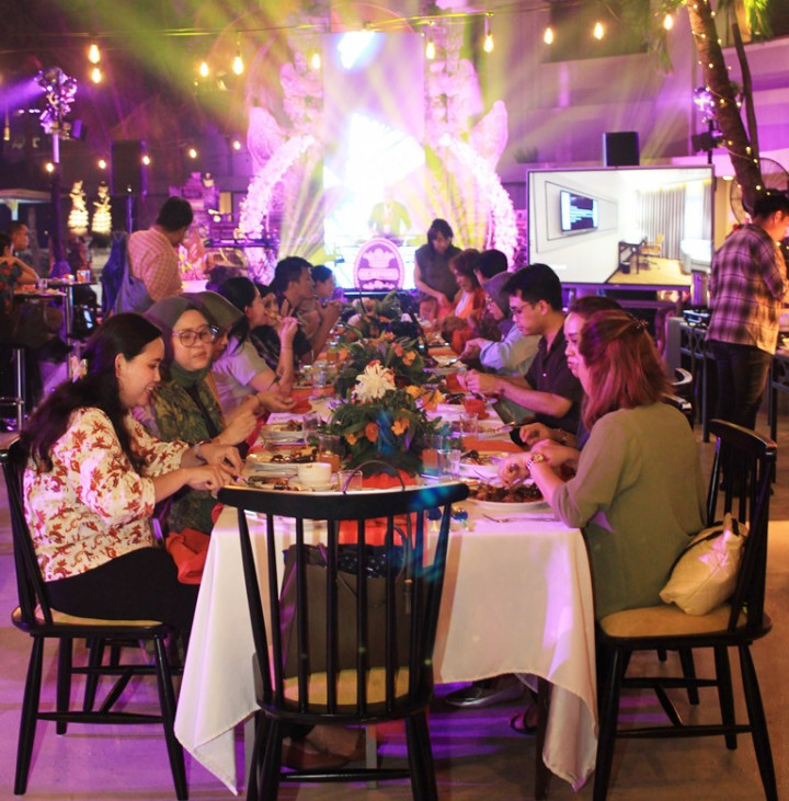 Grand Sahid Jaya Hadirkan BBQ Night at Pool dengan Nuansa Tropical