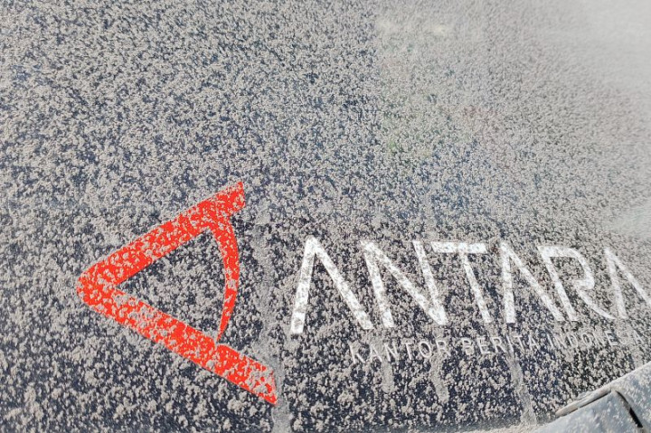 Bukittinggi Diselimuti Hujan Abu Vulkanik Marapi Minggu Pagi