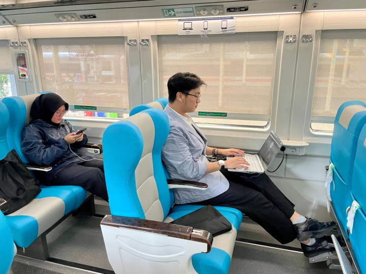 Ada yang Catokan di Kereta, KAI Ingatkan Aturan Penggunaan Fasilitas Stop Kontak