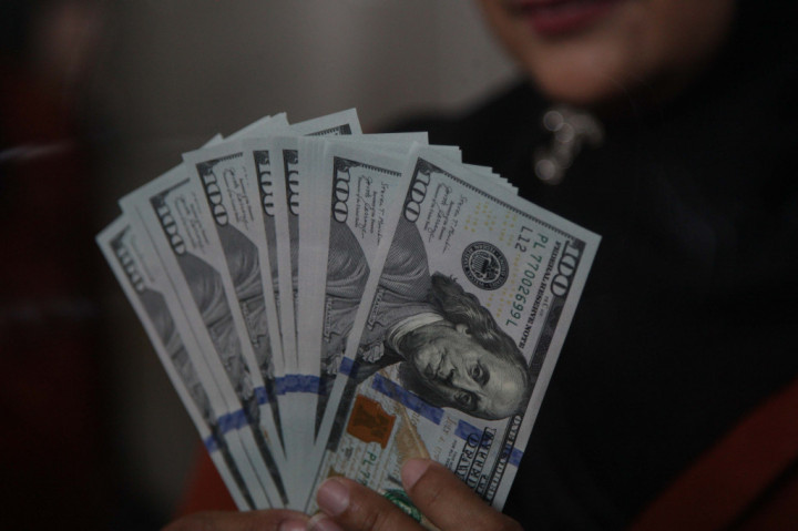 Dolar AS Tergelincir Jelang Notulen Fed