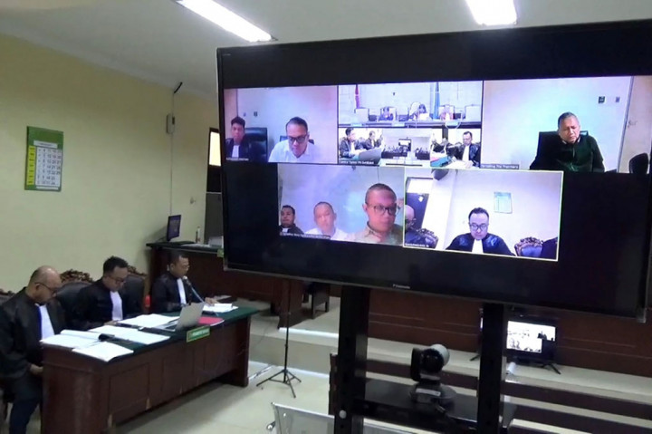 Mantan Kajari dan Kasi Pidsus Kejari Bondowoso Jalani Sidang Perdana Kasus Suap