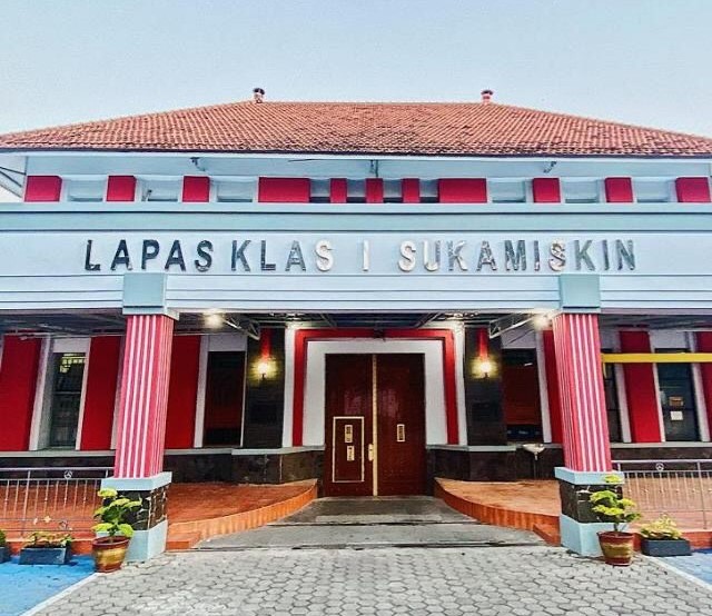 Bukan Pelesiran, Mantan Bupati Tanah Bumbu Menghadiri Sidang di PN Banjarmasin