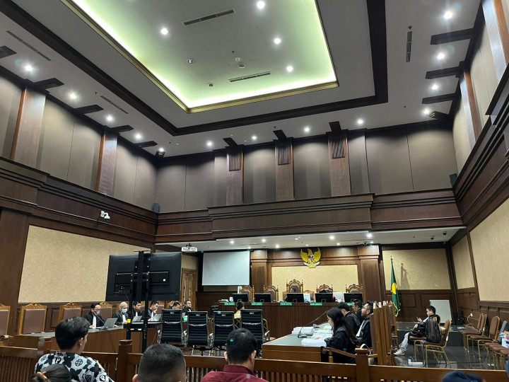 Bacakan Pleidoi, Dadan Tri Minta Maaf