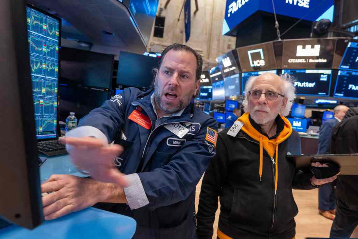 Wall Street Ambruk Imbas Terpelesetnya Saham-saham Raksasa Teknologi