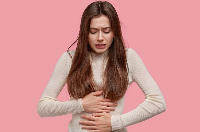 IBD merupakan penyakit autoimun yang mengenai sistem pencernaan dan menyebabkan kerusakan atau inflamasi pada usus. (Foto: Ilustrasi/Dok. Freepik.com)
