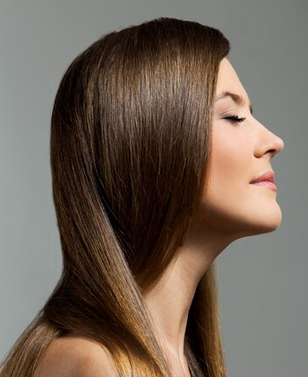 7 Cara Menjaga Rambut Tetap Lurus Semalaman