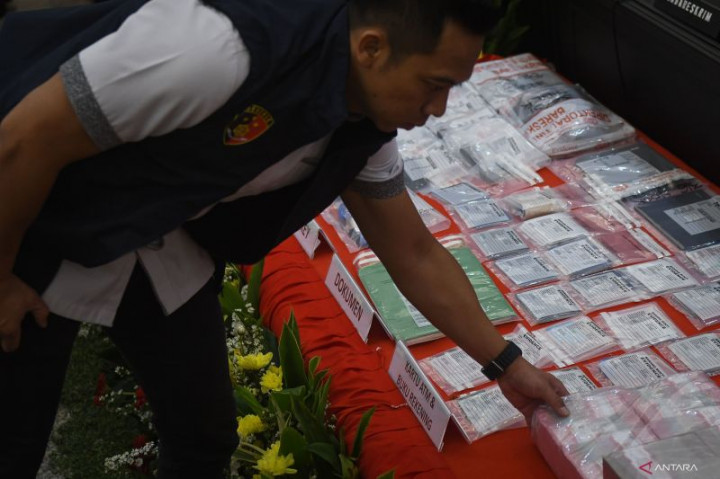 Tersangka Judi Bola SBOTOP Dilimpahkan ke Kejaksaan