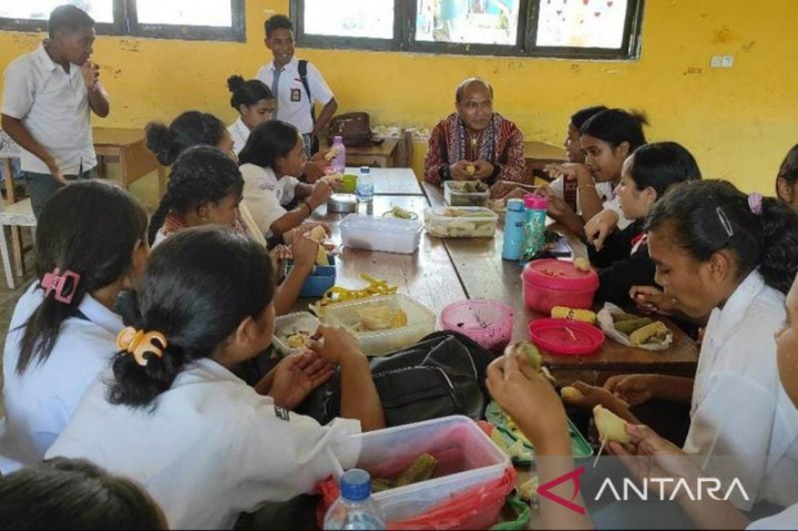 Pemprov NTT Memulai Program Makan Siang Gratis untuk Siswa