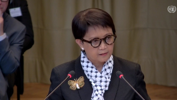 Pakai Keffiyeh, Menlu Retno: Tidak Ada Negara yang Kebal Hukum!