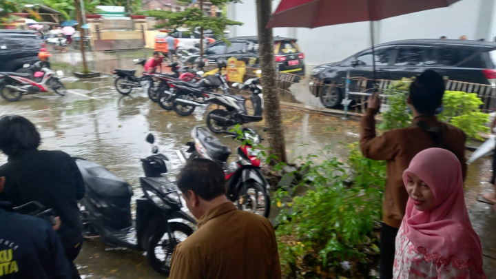 Jatuh Bangun Warga Demak Ikuti Pemungutan Suara Susulan