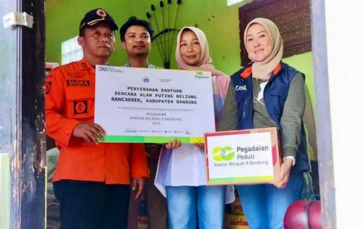 Pegadaian Salurkan Bantuan untuk Masyarakat Terdampak Angin Kencang Rancaekek-Jatinangor