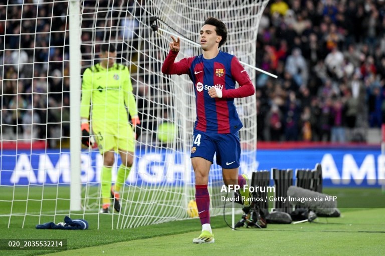 Penyerang Barcelona, Joao Felix, merayakan gol ke gawang Getafe (AFP/David Ramos)