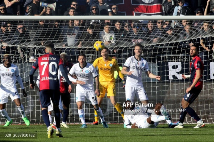 Cagliari Batalkan Kemenangan Napoli