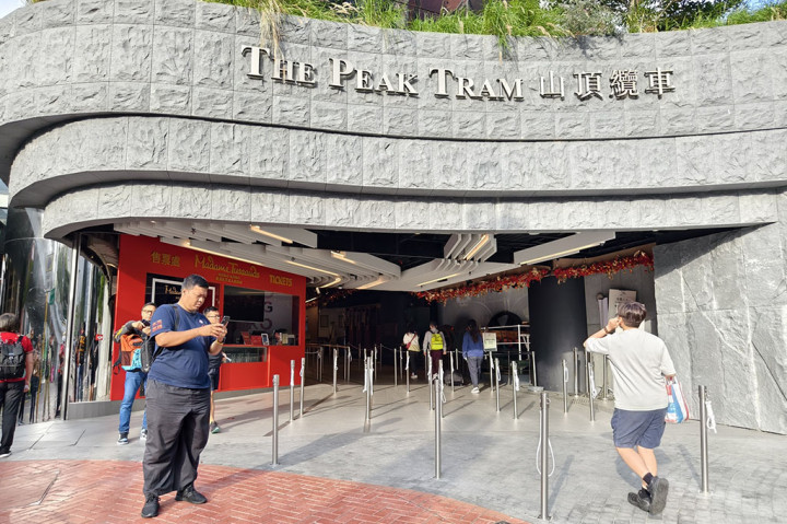 Berkelana Menaiki Bukit di Hong Kong Pakai Trem