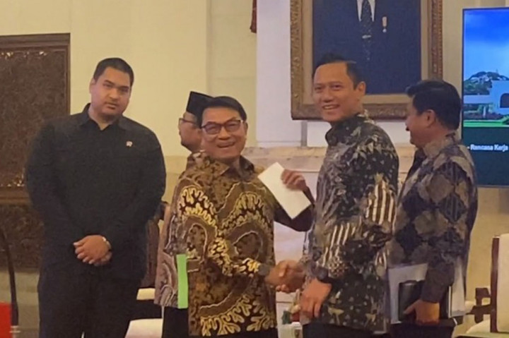 Momen AHY Akhirnya Bersalaman dengan Moeldoko