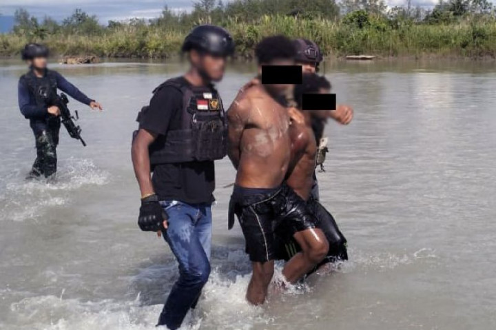 Tak Terbukti Anggota KKB, Satgas Damai Cartenz Bebaskan 2 Pelajar