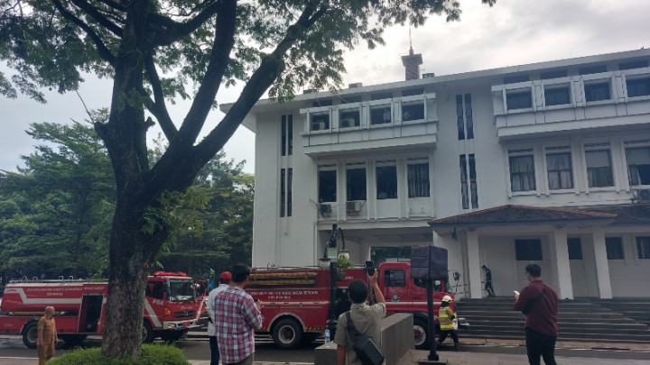 Ruang ATCS Dishub Kota Bandung di Balai Kota Kebakaran