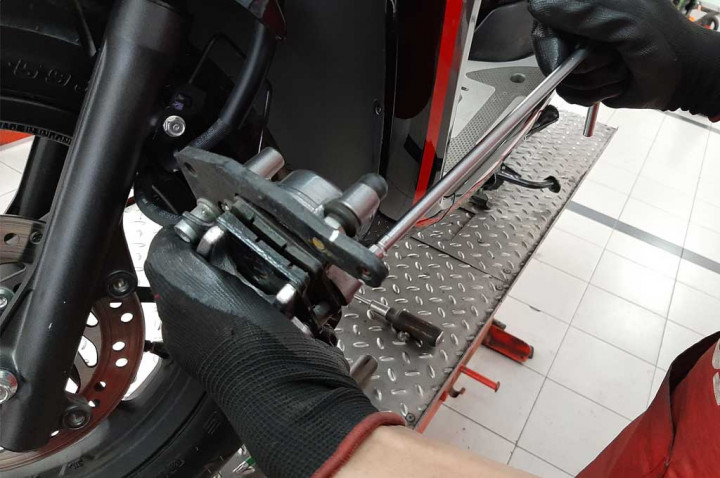 6 Cara Tepat Merawat Sepeda Motor di Musim Hujan