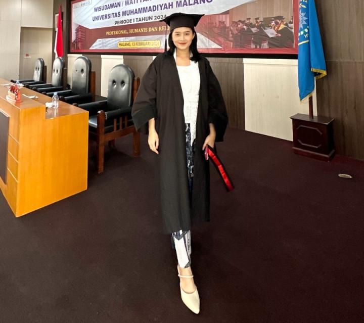 Putri Cahyani Anggraini, Member JKT48 Jadi Wisudawan di UMM