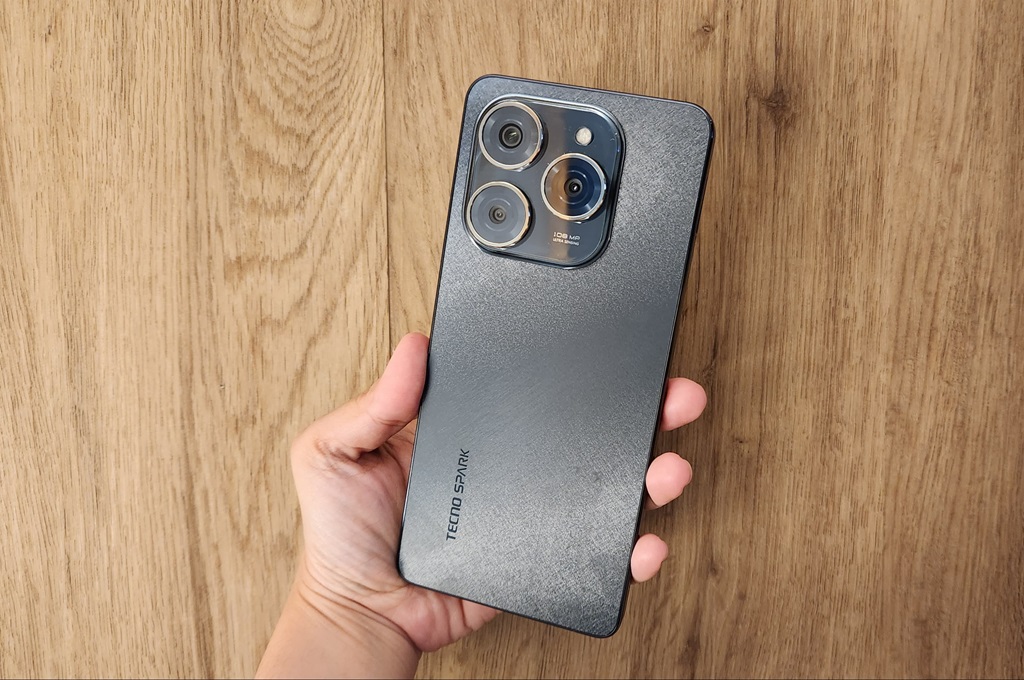 Ini kesan pertama kami menggenggam Tecno Spark 20 Pro.