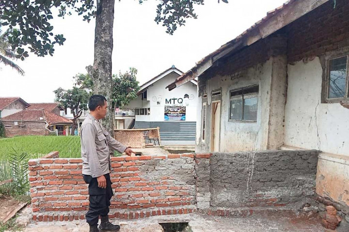 Gagal Jadi Anggota DPRD, Caleg di Garut Tembok Gang yang Biasa Dilintasi Warga