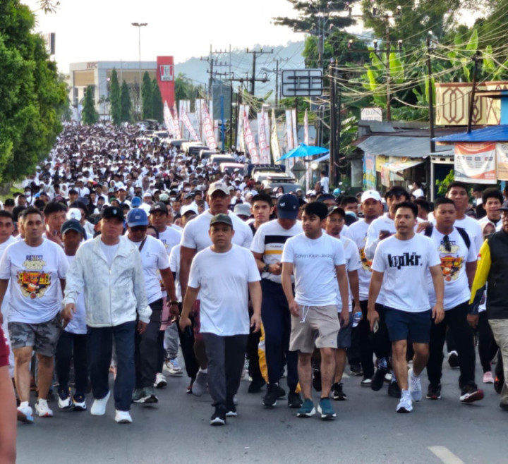 Crazy Rich Kalsel Haji Isam Berangkatkan 150 Orang Umrah Gratis