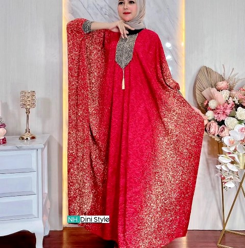 Kaftan Batik besutan Muhammad Syukron, paduan keindahan jadi satu. (Foto: Dok. Instagram NH Dini Batik Katalog/@grosirdasterarabnhdini)