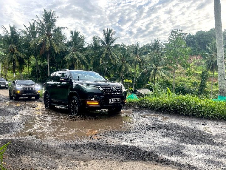 Offroad Challenge Jadi Menu Kopdar Awal Tahun Komunitas Pengguna Fortuner