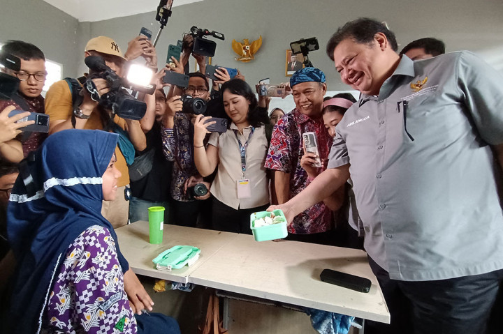 Saat Menko Airlangga Cek Simulasi Program Makan Gratis di Tangerang