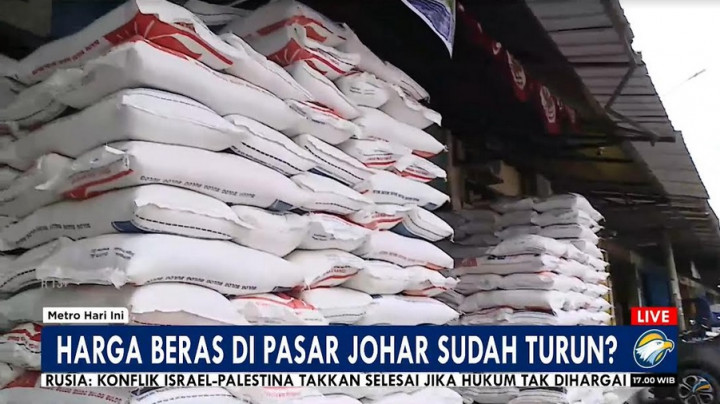 Pasar di Karawang Mulai Dibanjiri Beras Bulog, Harga Turun Rp1.500/Kg