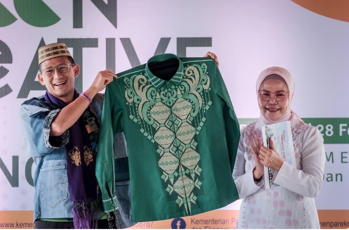 Menparekraf di acara Bimtek Pelatihan SDM Ekraf Green Creative, di Bandhayo Bone Bolango, Gorontalo. Dok. Kemenparekraf