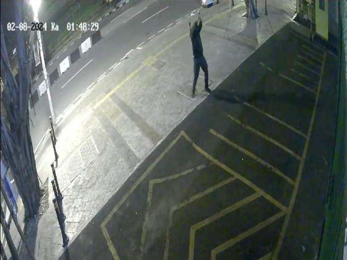 Rekaman CCTV Gathan Saleh saat lakukan penembakan (Foto: ist)