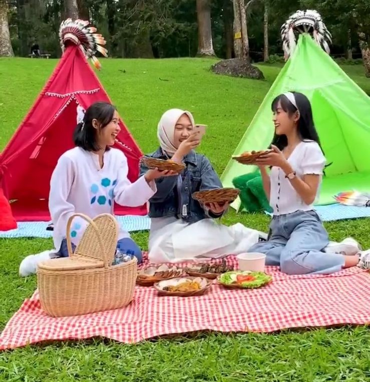 Indian camp, ditawarkan per paket sekitar Rp242.000. Dok. Ist