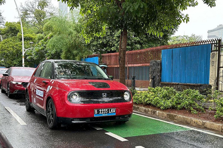 3 Alasan Masyarakat Belum Mau Beralih ke Mobil Listrik