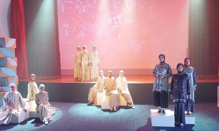 Peragaan busana Muslim dalam MUFFEST+ Dok. Antara