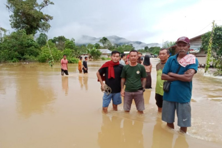 Kawasan PLBN Aruk Dilanda Banjir Bandang