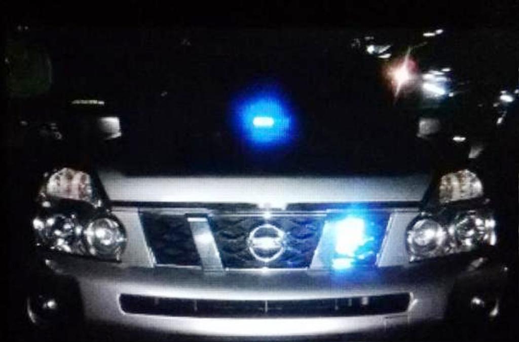 Kendaraan menggunakan lampu strobo. dok MTVN