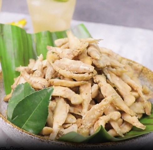 Menu ikan teri crispy ini bahannya mudah dan resepnya gampang banget nih ENDEUSiast. (Foto: Dok. Endeus TV)