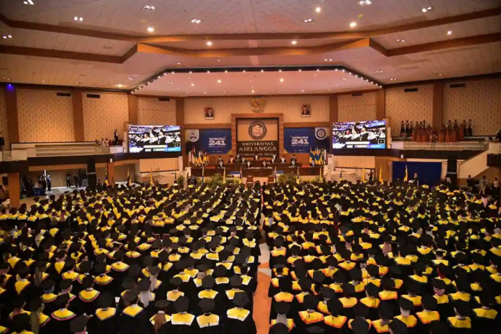 1.069 Lulusan Wisuda dari Unair, Ini 3 Pesan Penting Rektor