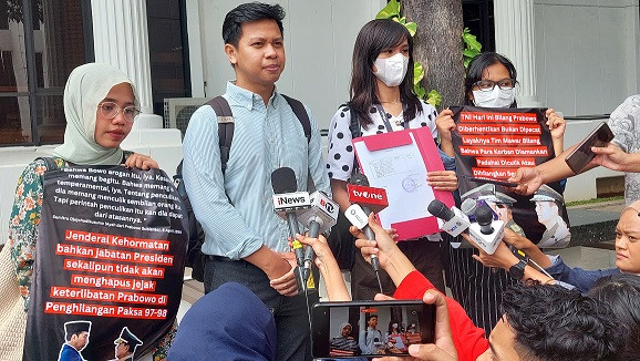 Surati Setneg, KontraS Minta Kejelasan Ihwal Pangkat Jenderal Kehormatan Prabowo