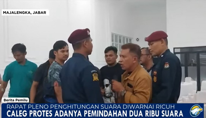 Rapat Rekapitulasi Pleno KPU Majalengka Diwarnai Aksi Protes Caleg