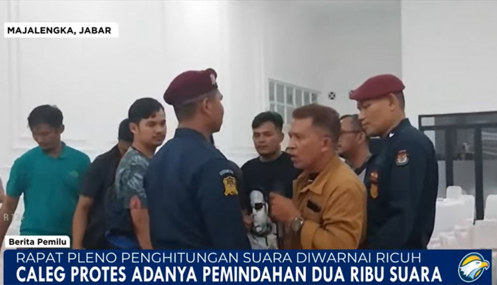 Rapat Rekapitulasi Pleno KPU Majalengka Diwarnai Aksi Protes Caleg