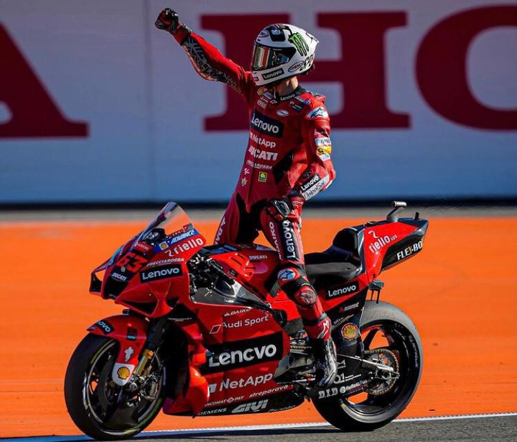 Juara bertahan MotoGP, Fransesco Bagnaia teken kontrak baru dengan Ducati. (dok instagram @pecco63)