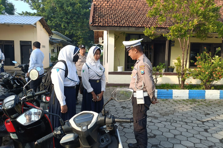 Tak Pakai Helm dan Belum Punya SIM, Puluhan Pelajar Terjaring Operasi Keselamatan Semeru 2024