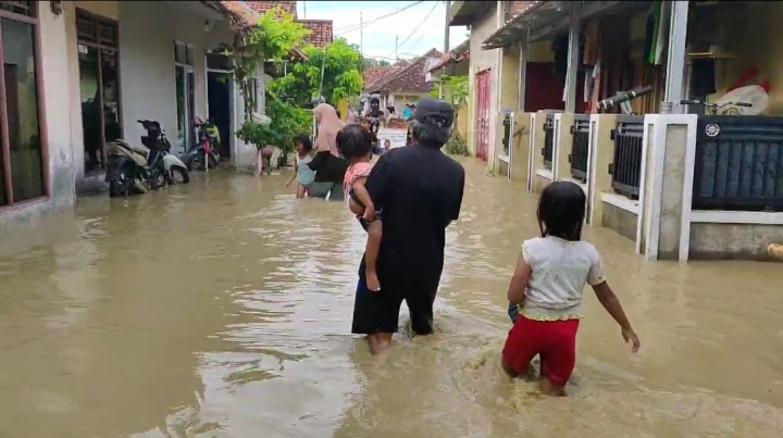 Ribuan Rumah di Cirebon Terendam Banjir