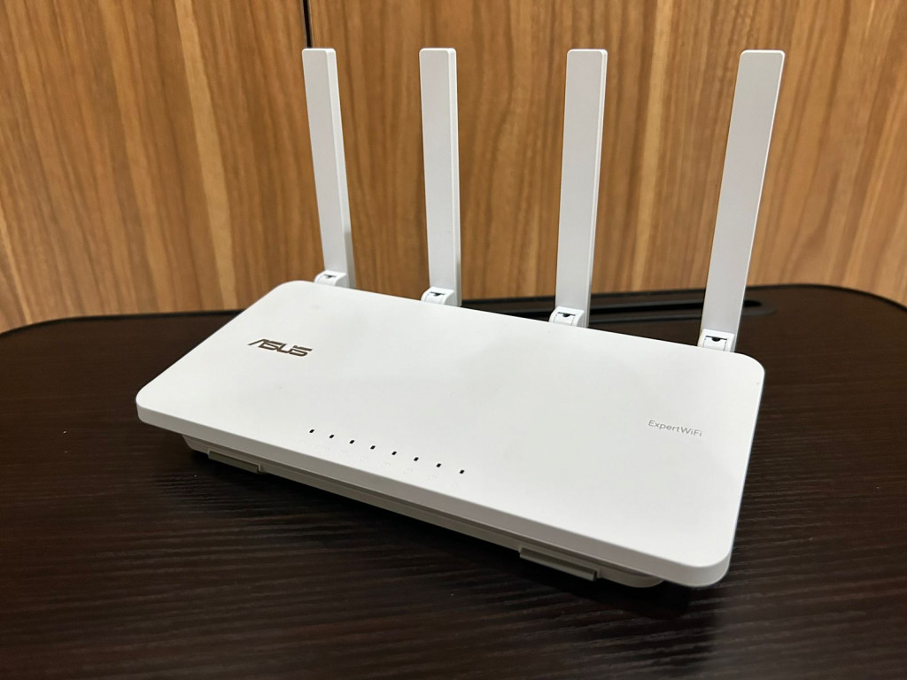 Asus ExpertWiFi EBR63