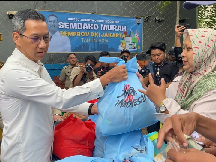 Wajah Heru Budi Terpampang di Spanduk Sembako Murah, DPRD DKI: Persiapan Cagub?